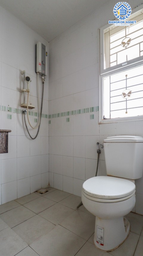 *****บ้านเดี่ยวมือสองย่านปทุมธานี ม.ศุภาลัยวิลล์ ศรีสมาน-ปทุมธานี บนเนื้อที่ 53.1 ตร.ว. พื้นที่ใช้สอย 170 ตร.ม. ฟังก์ชัน 4 ห้องนอน 3 ห้องน้ำ 2 ที่จอดรถ บ้านสวยราคานี้หาที่ไหน!! 15 นาทีก็ถึงโรบินสันศรีสมาน และทางด่วน "ศรีสมาน" จองเลย!